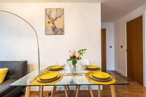 Free Parking, IQuarter Luxe 2 Bed Apartments Sheffield - Available & Book Today
