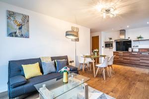 Free Parking, IQuarter Luxe 2 Bed Apartments Sheffield - Available & Book Today