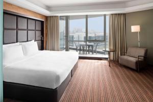 Postel nebo postele na pokoji v ubytování Radisson Blu Hotel, Dubai Media City