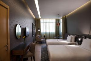 Μια τηλεόραση ή/και κέντρο ψυχαγωγίας στο Radisson Blu Hotel, Beirut Verdun