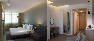 Ένα ή περισσότερα κρεβάτια σε δωμάτιο στο Radisson Blu Hotel, Beirut Verdun