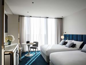 Hotel Chadstone Melbourne MGallery Collection客房内的一张或多张床位