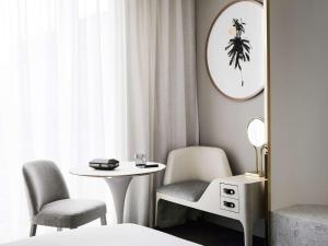 Hotel Chadstone Melbourne MGallery Collection的休息区