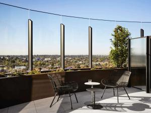 Hotel Chadstone Melbourne MGallery Collection的阳台或露台