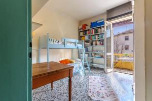 a room with a desk and a bunk bed at Saffi Huge Apartment a pochi passi dall'Ospedale in Bologna