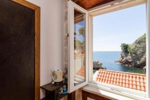an open window with a view of the ocean at Eddie's Sea View Rooms Old Town in Dubrovnik