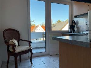 a kitchen with a chair in front of a window at Wohnen beim Brotsommelier - Frankenlaib in Darmstadt