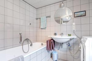 Koupelna v ubytování Ferienwohnung Schuhmacherwerkstatt Wilhelm Wendel + 22 fotografií