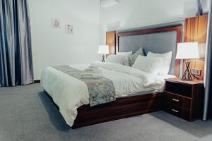 A bed or beds in a room at Sinclair Lake Chad