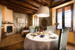 a living room with a table with a white table cloth at Casa Rural La Moderna in La Parrilla