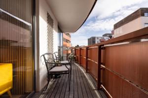 The Heart of North Kensington - Modern 2BDR Flat with Balcony