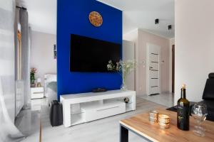 Televízia a/alebo spoločenská miestnosť v ubytovaní Elite Apartments Nadmotławie Prestige