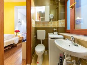 Kúpeľňa v ubytovaní Apartments Studio Dubrovnik Beach Area