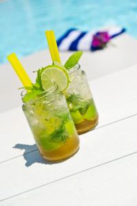 Напитки в Marathon Beach Resort