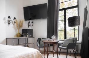 TV a/nebo společenská místnost v ubytování B&B landhuis Hauwaart 80