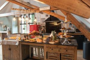Kuchyň nebo kuchyňský kout v ubytování B&B landhuis Hauwaart 80