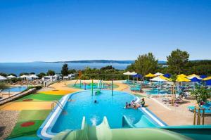 Bazén v ubytování Easyatent Safari tent Comfort Krk nebo v jeho okolí