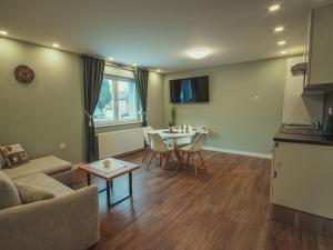 Kuchyň nebo kuchyňský kout v ubytování APARTMANI INFINITY