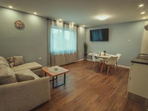 Posezení v ubytování APARTMANI INFINITY