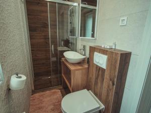 Kúpeľňa v ubytovaní APARTMANI INFINITY + 37 fotografií