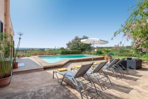 Bazén v ubytovaní Finca Serres, Playa Cala D'Or y Cala Santanyí 5 min alebo v jeho blízkosti