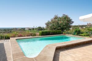 Bazén v ubytovaní Finca Serres, Playa Cala D'Or y Cala Santanyí 5 min alebo v jeho blízkosti
