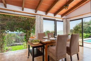 Bazén v ubytovaní Finca Serres, Playa Cala D'Or y Cala Santanyí 5 min alebo v jeho blízkosti