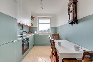 Kuchnia lub aneks kuchenny w obiekcie Dom & House - Apartments Parkur Sopot