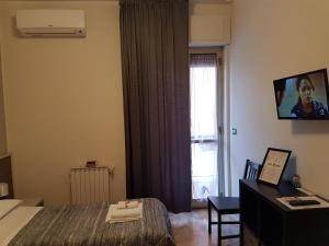 a hotel room with a bed and a tv at B&B Monté in Montesilvano