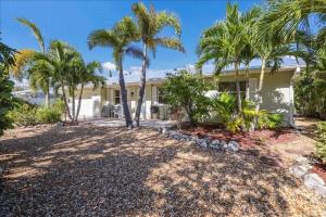 Vườn quanh Island Haven home