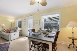 Khu vực ghế ngồi tại Island Haven home +27 ảnh