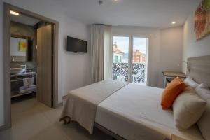 Postel nebo postele na pokoji v ubytování Hotel Sunna Benicassim + 37 fotografií