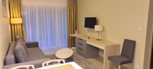 Televízia a/alebo spoločenská miestnosť v ubytovaní Apartament Czarna Góra S6