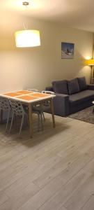 Posedenie v ubytovaní Apartament Czarna Góra S6