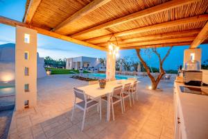 A balcony or terrace at Trullo Lillo