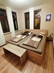 Postel nebo postele na pokoji v ubytování Ferienwohnung Gläser