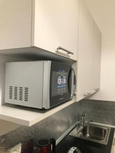 Кухня или мини-кухня в B&B APARTAMENTS Milano Bocconi
 +25 фотографий