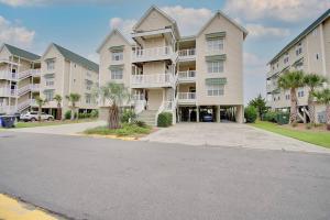 Zdjęcie z galerii obiektu Oceanview 4BR/4BA Condo, Steps to Beach/Pool w mieście Ocean Isle Beach