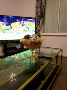 Lovely 2-bedroom serviced apartment with free parking and WIFI