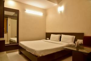 Lova arba lovos apgyvendinimo įstaigoje Hotel Rajhans