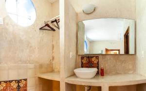 a bathroom with a sink and a mirror at Che Nomadas Mérida Adults Only in Mérida