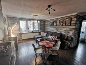 Posedenie v ubytovaní Apartament W SERCU USTRONIA + 32 fotografií