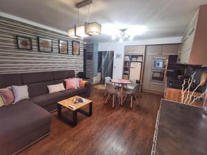 Kuchyňa alebo kuchynka v ubytovaní Apartament W SERCU USTRONIA