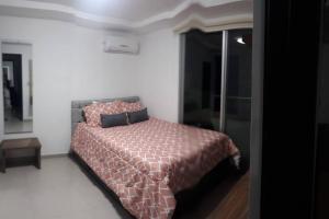 Säng eller sängar i ett rum på 2 room department (5 people). Private exclusive area in Guayaquil