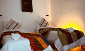 מיטה או מיטות בחדר ב-L'oasis Du Bonheur