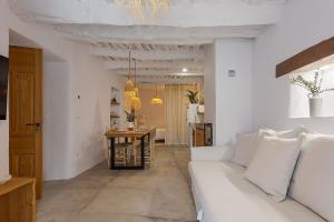 A seating area at Casa Santiago House Boutique