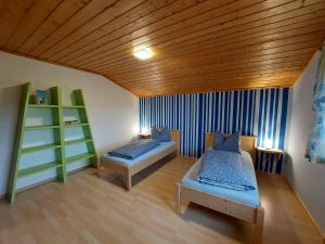 Un pat sau paturi într-o cameră la Ferienwohnung Brenner