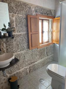 Kylpyhuone majoituspaikassa Quinta dos Mouras