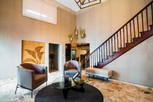a living room with two chairs and a table at San José Suites Boutique, Linares in Linares