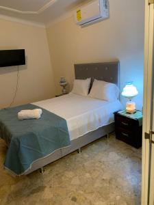 Ένα ή περισσότερα κρεβάτια σε δωμάτιο στο Marbella1